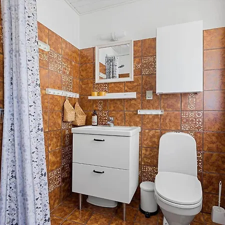 בית נופש 1590-aakirkeby-poserekrogen-31 *